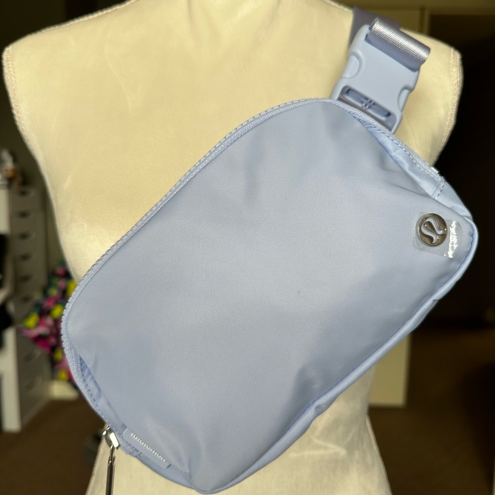 BRAND NEW LULULEMON BELT BAG